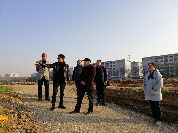 检查生产道路建设工程.jpg